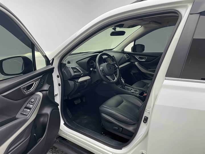 Фото 9 - Subaru Forester