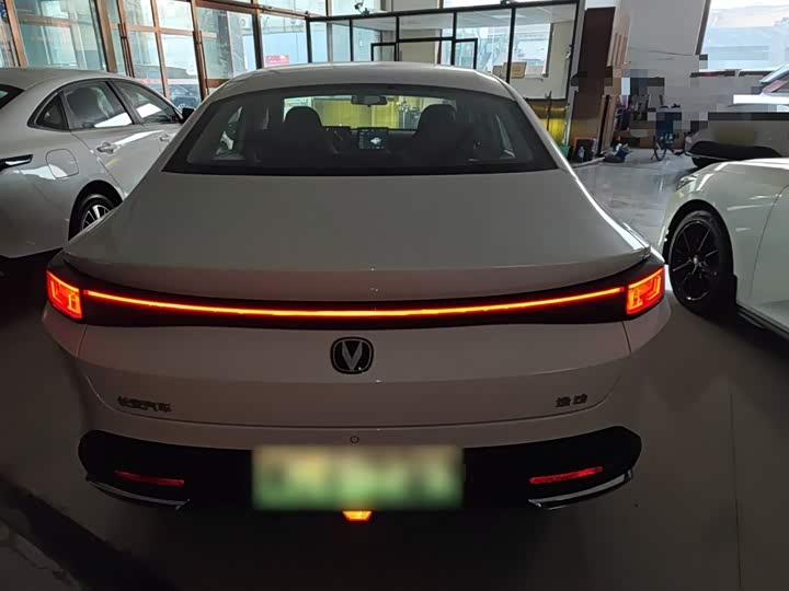 Фото 6 - Changan Eado EV