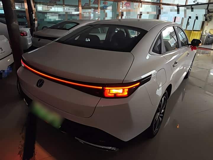 Фото 7 - Changan Eado EV