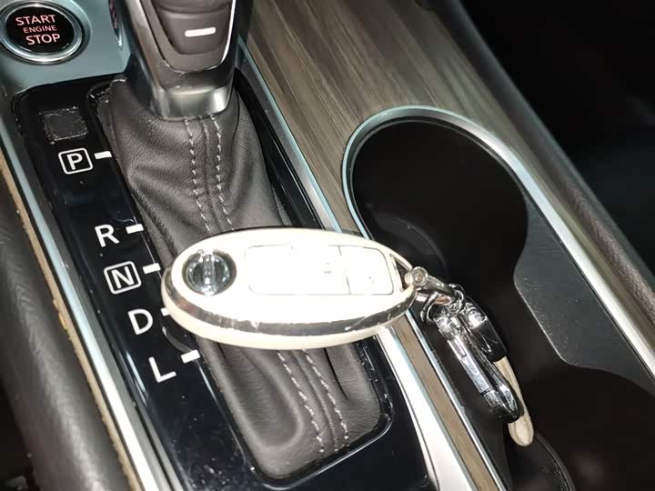 Фото 9 - Nissan Teana