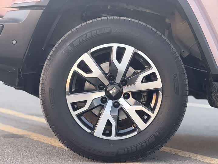 Фото 3 - Tank 300