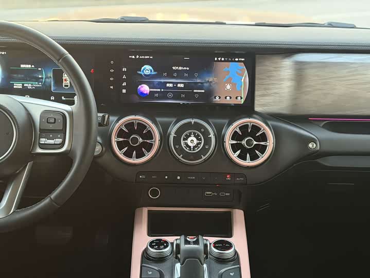 Фото 9 - Tank 300