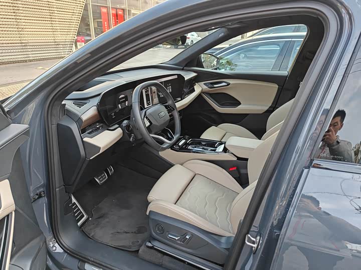 Фото 8 - Audi Q6L e-tron