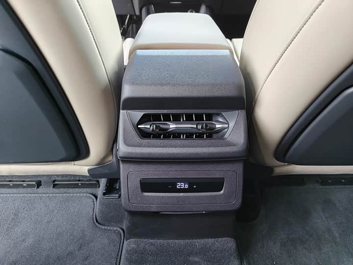 Фото 9 - Audi Q6L e-tron