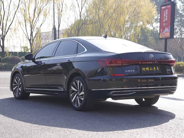 Фото 7 - Volkswagen Passat