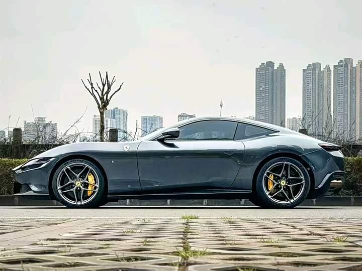 Фото 3 - Ferrari Roma