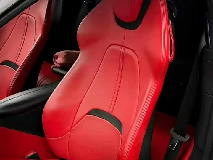 Фото 6 - Ferrari Roma