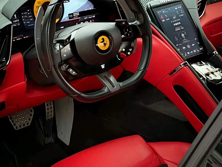 Фото 9 - Ferrari Roma