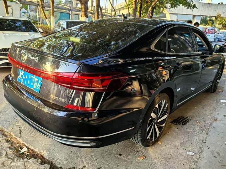 Фото 2 - Volkswagen Passat