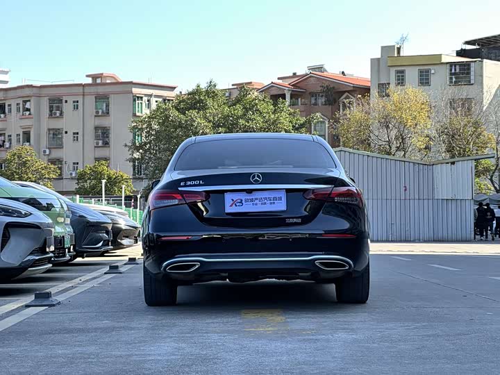 Фото 3 - Mercedes-Benz E-Class