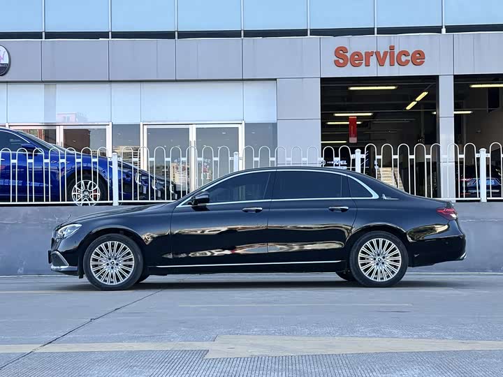 Фото 5 - Mercedes-Benz E-Class