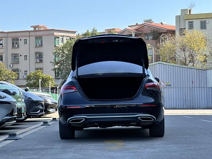 Фото 6 - Mercedes-Benz E-Class