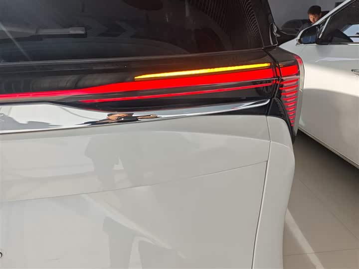 Фото 8 - Buick GL8 Hybrid