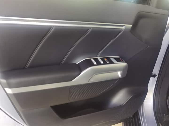 Фото 7 - Changan Deepal G318