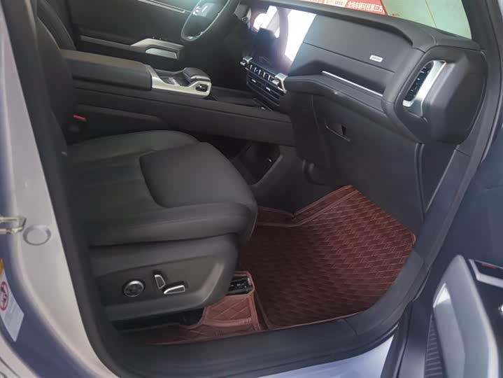 Фото 8 - Changan Deepal G318