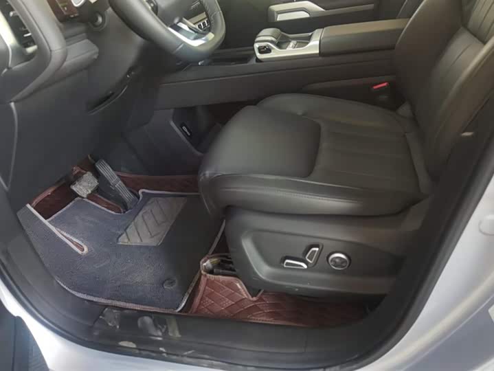 Фото 9 - Changan Deepal G318