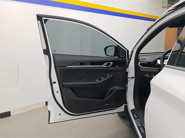 Фото 7 - Geely Coolray