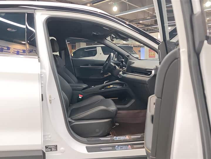 Фото 8 - Geely Coolray