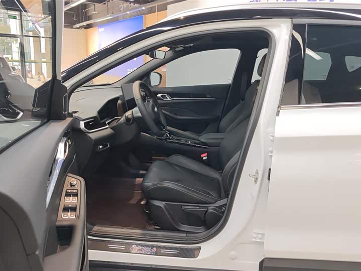 Фото 9 - Geely Coolray