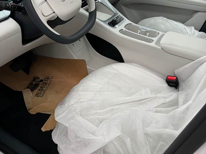 Фото 2 - Geely Galaxy Geome