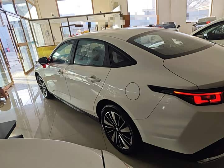 Фото 5 - Changan Eado EV