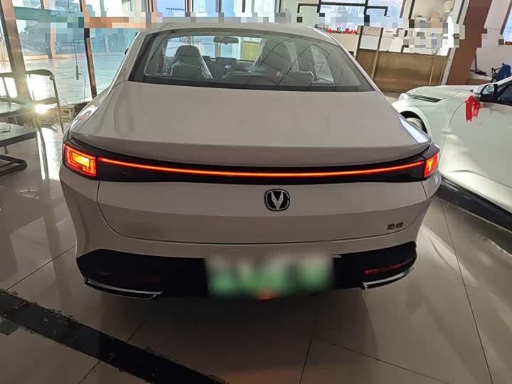 Фото 6 - Changan Eado EV