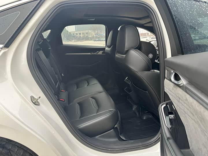 Фото 7 - Geely Preface