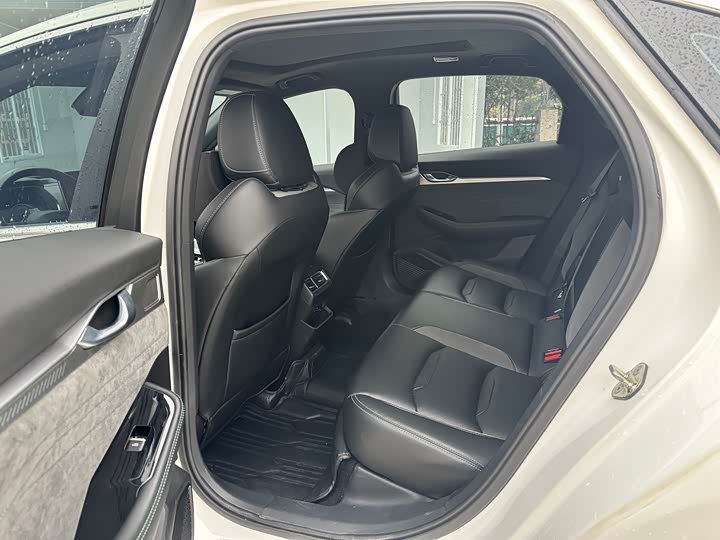 Фото 9 - Geely Preface