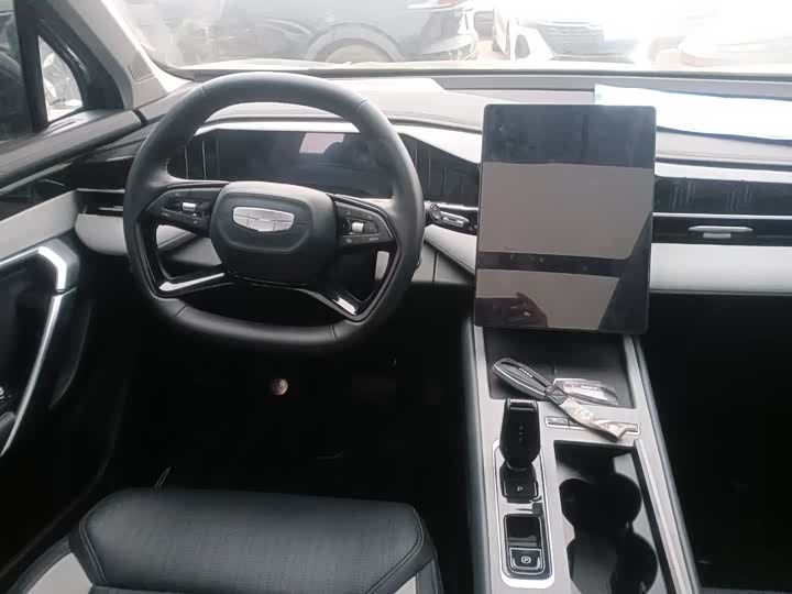 Фото 6 - Geely Atlas L