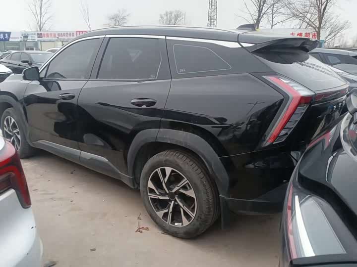 Фото 8 - Geely Atlas L