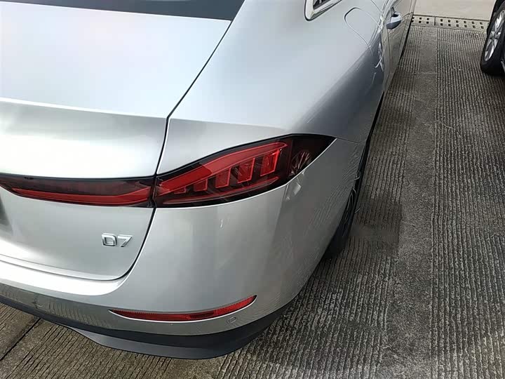 Фото 8 - Roewe D7