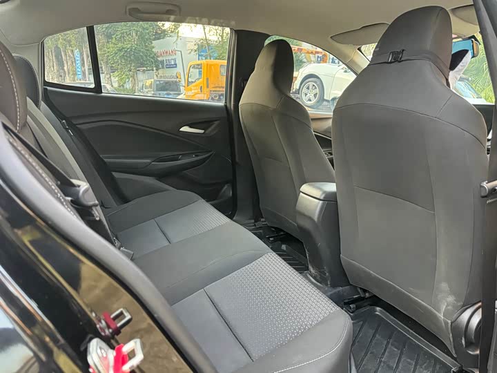 Фото 8 - Chevrolet Onix (Cavalier)