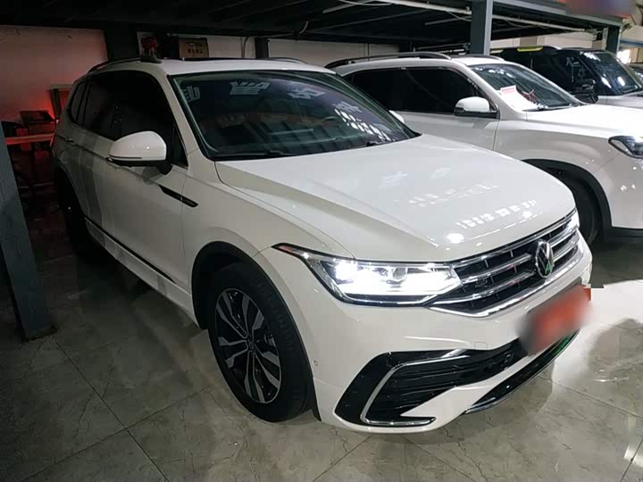 Фото 4 - Volkswagen Tiguan L Pro