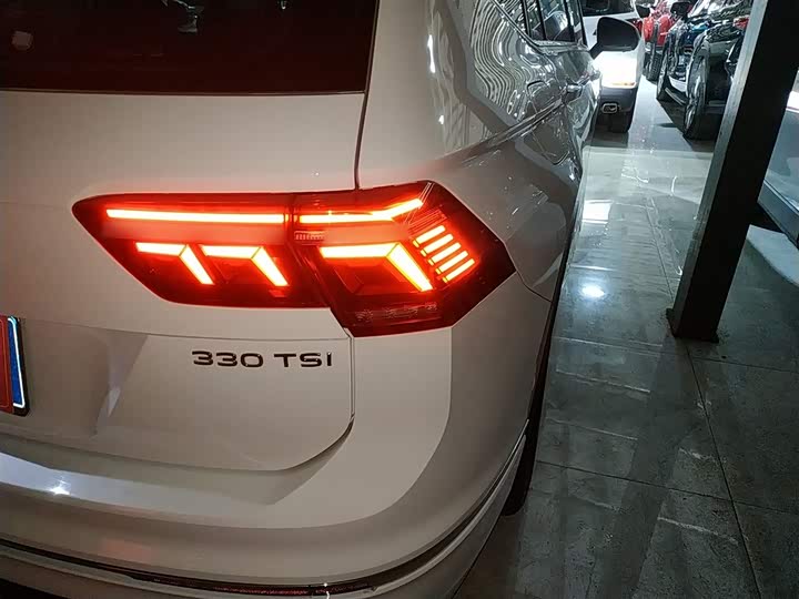 Фото 8 - Volkswagen Tiguan L Pro