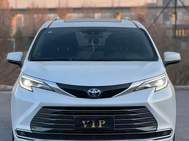 Фото 2 - Toyota Sienna