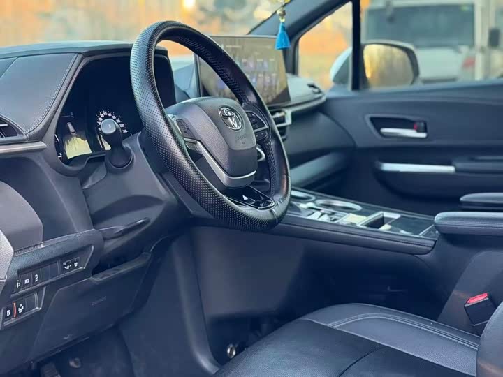 Фото 6 - Toyota Sienna