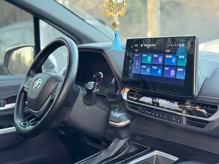 Фото 7 - Toyota Sienna