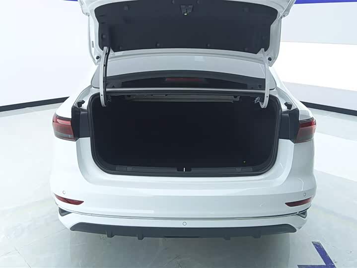 Фото 4 - Geely Emgrand