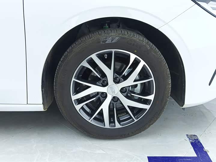 Фото 6 - Geely Emgrand