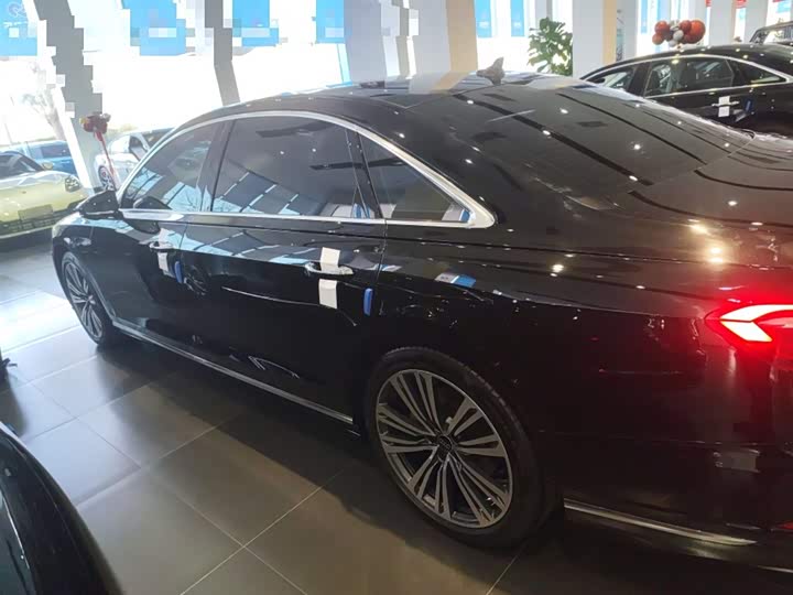 Фото 5 - Audi A8