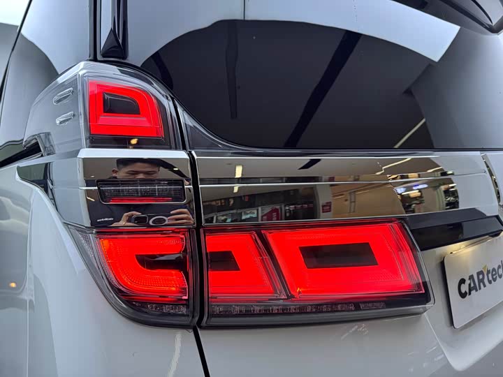 Фото 9 - Toyota Vellfire