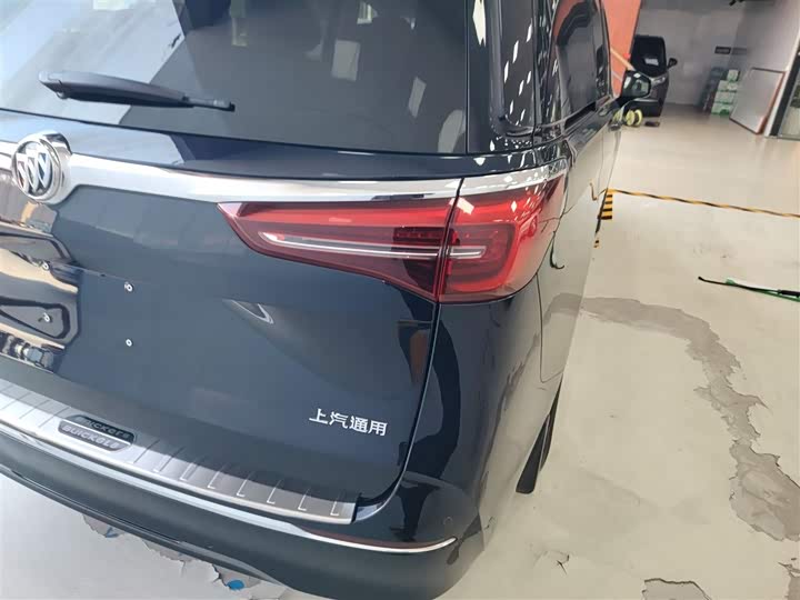 Фото 8 - Buick GL8 ES