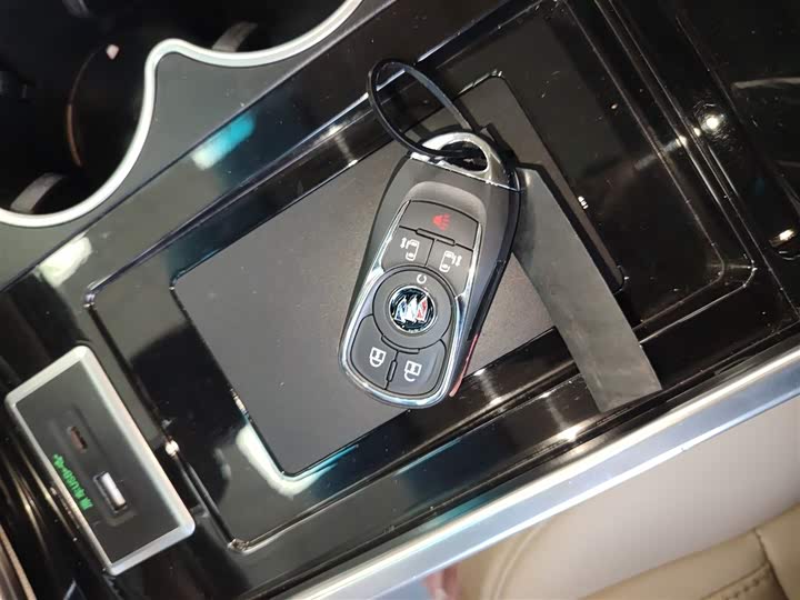 Фото 9 - Buick GL8 ES