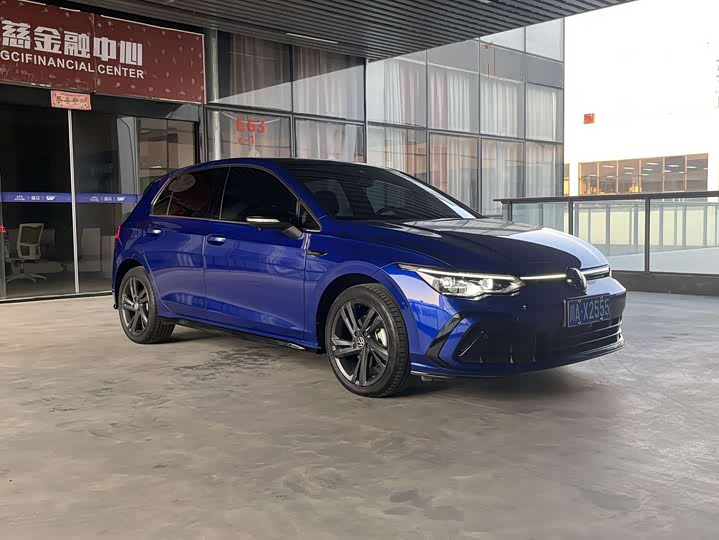 Фото 3 - Volkswagen Golf