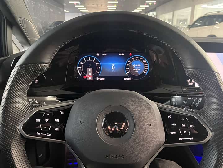 Фото 8 - Volkswagen Golf