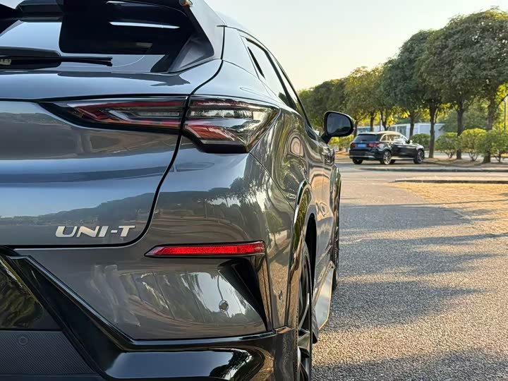 Фото 9 - Changan UNI-T