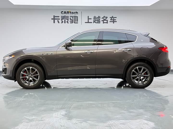 Фото 8 - Maserati Levante