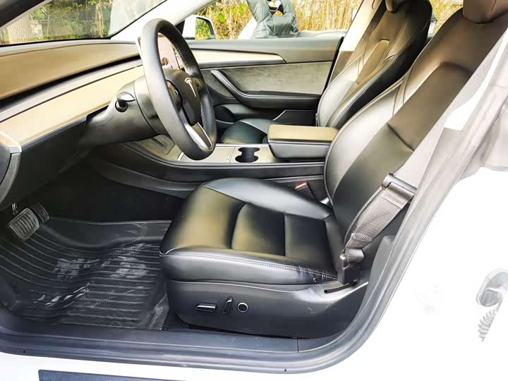 Фото 5 - Tesla Model 3