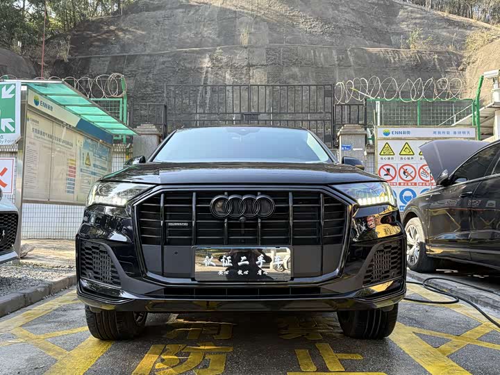 Фото 2 - Audi Q7