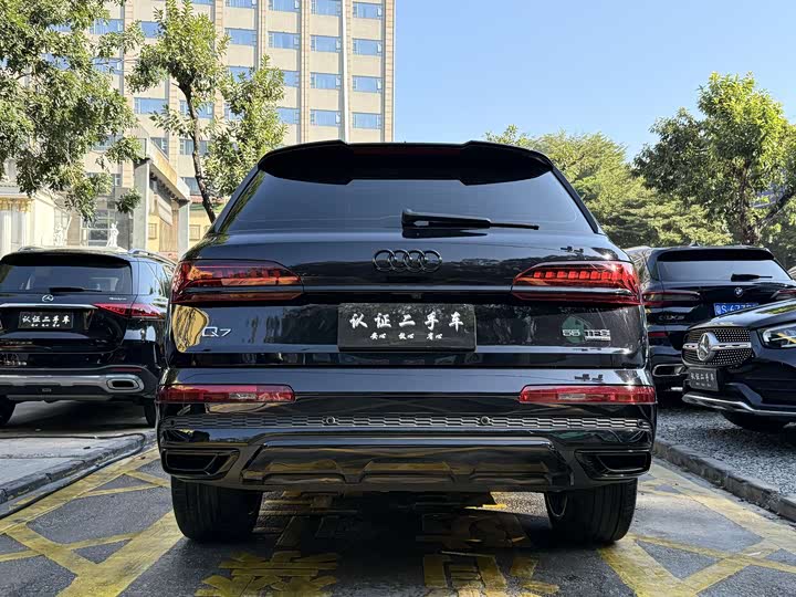 Фото 4 - Audi Q7